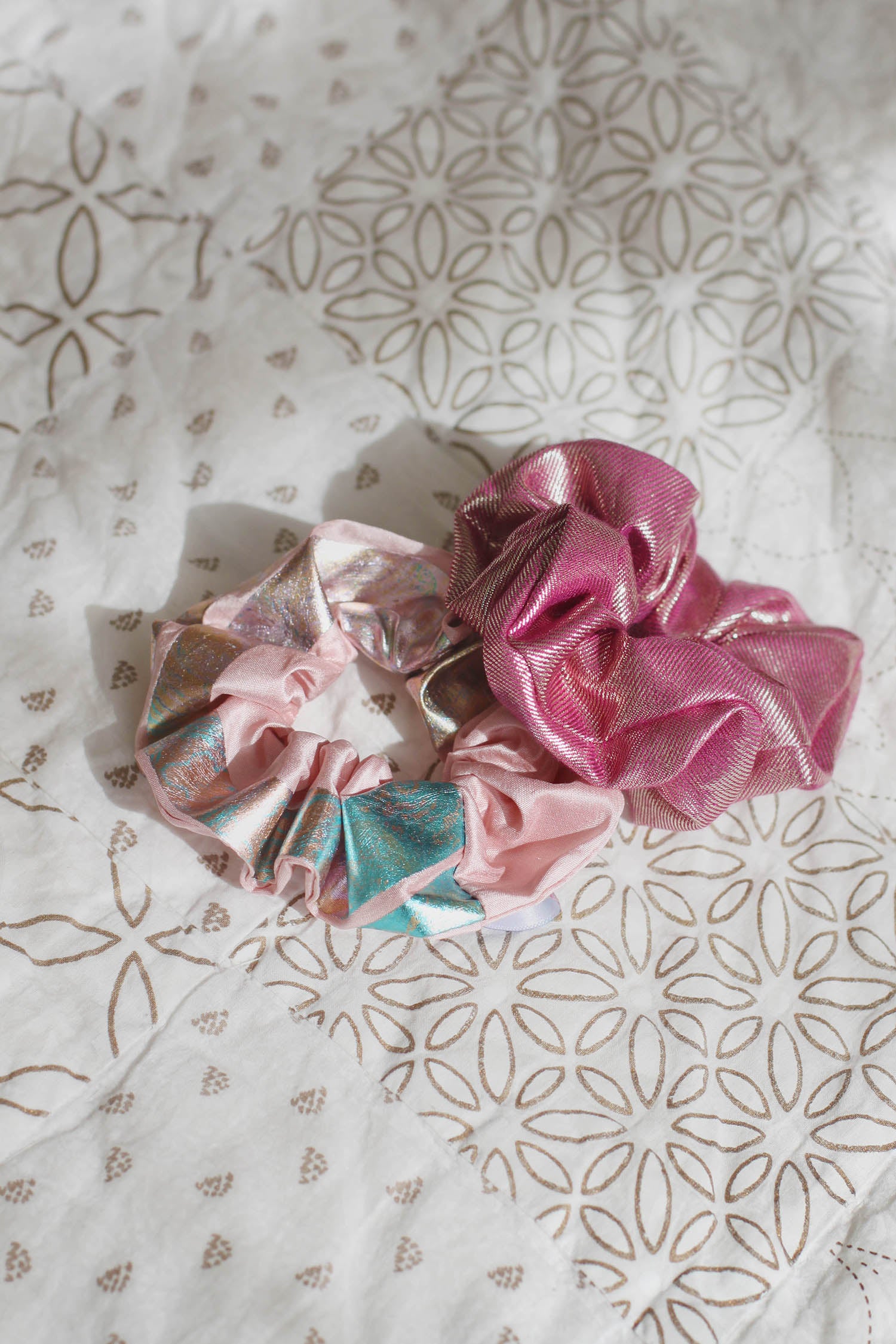 Scrunchie - pink shimmer